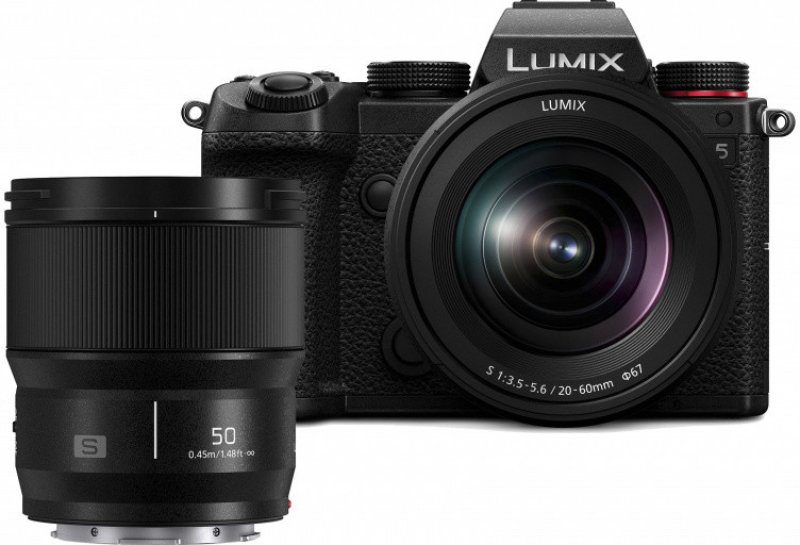 Pohled na Panasonic Lumix DC-S5