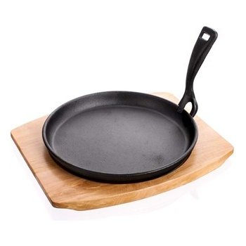 Banquet litinová na dřevěném prkénku Grada 22 cm