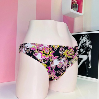 Barevný spodní díl plavek