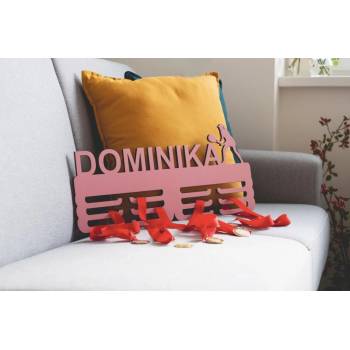 Black M Design Dřevěný věšák na medaile Na míru 55x25cm růžová