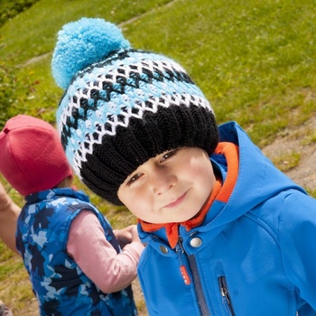 dětská pletená čepice s bambulí tyrkysová