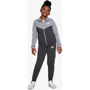 Nike Sportswear Club