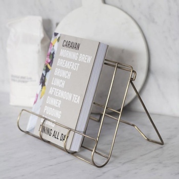 Stojan drátěný na knihy a tablet mosazný Garden Trading