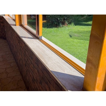 TONE OF STONE Venkovní parapet z přírodního kamene Travertin Romano Classico lesk, 1250x150x20 mm