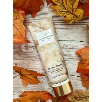 Victoria´s Secret Hydratační tělové mléko Mandlový květ a ovesné mléko 236 ml