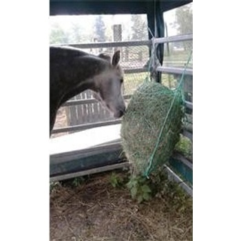 Závěsná síť na seno zelená oka 4 5 x 4 5 cm 60x90cm oko 45x45mm 3mm