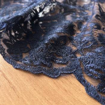 Krajka tm. modrá výšivka