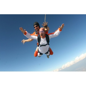 Tandemový seskok padákem Vyškov