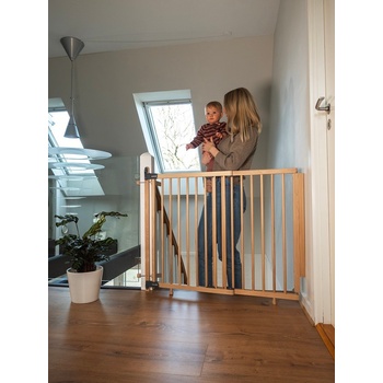 Baby Dan Vysoká dřevěná zábrana Mona se svorkami k zábradlí 74,5 - 114 cm v.81 cm