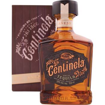 Centinela Anejo 40% 0,7 l (karton)